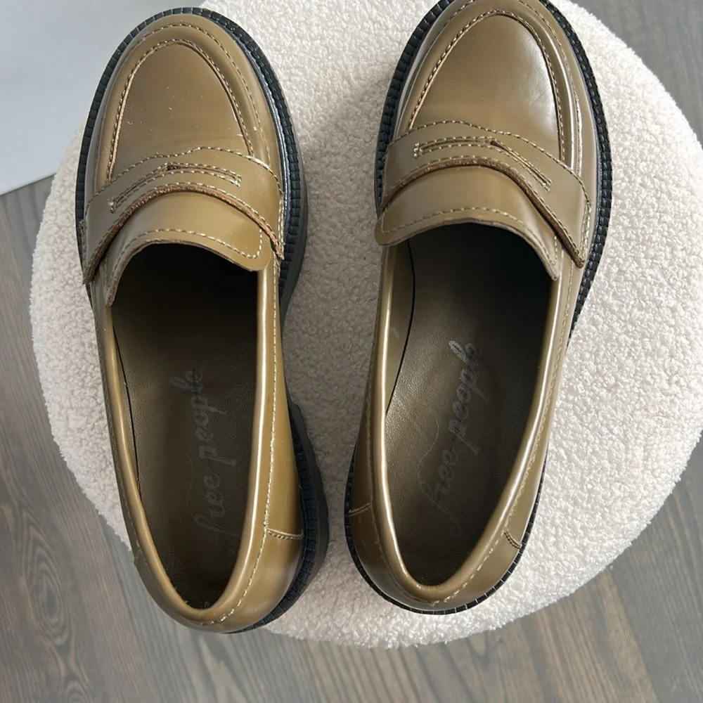 Free People Chunky Decker Loafer in Olive Green Learher 37.5/7.5 NWOB - Picture 8 of 10